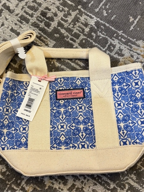 Vineyard Vines Handbags - NWT Vineyard Vines Blue Patterned Canvas Tote with Cream Straps
